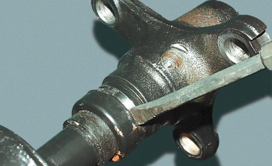 Мягкое соединение на кардан ВАЗ 2107: назначение, конструкция и замена