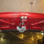 Установка активатора для блокировки/разблокировки замка багажника на Ладу Калину хэтчбек